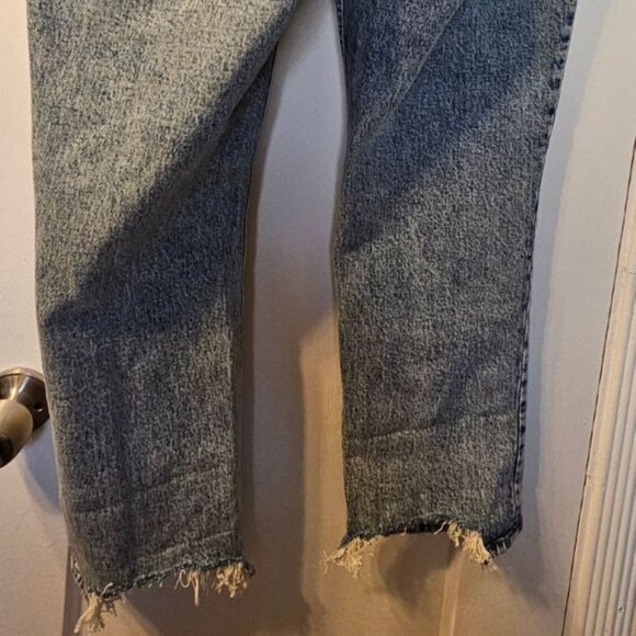 Abercrombie and Fitch 90s High Rise Acid Wash Skinny Jeans - Picture 4 of 7